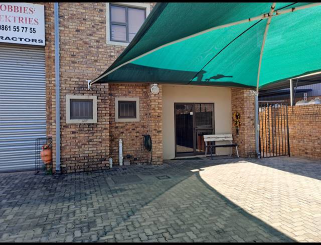 300M² WAREHOUSE FOR SALE IN SILVERTONDALE